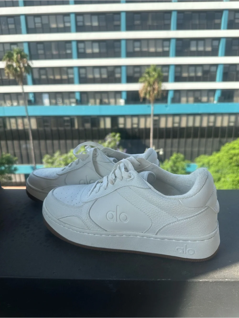 ALO Yoga White Recovery Sneakers | Size 9W